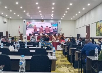 Rapat pleno terbuka rekapitulasi suara tingkat KPU Kota Sorong diskorsing untuk pencermatan dan finalisasi.