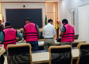 Kejari Sorong tetapkan tiga tersangka dugaan korupsi pembangunan puskesmas dan rumah jabatan nakes Kabare.