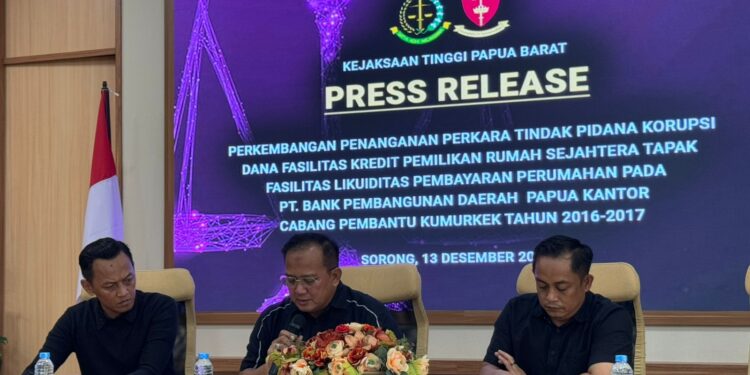 Kejati Papua Barat rilis penetapan tersangka dugaan korupsi yang merugikan negara 44 miliar rupiah.
